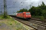 Eine der ltesten Lokomotiven der Baureihe 185, 185 006, war am 26.07.23 in Hamm mit einem Kesselwagenganzzug unterwegs.