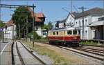 Konstanz/346878/oldistunden-im-grenzbahnhof-re-44supisup-10034 Oldistunden im Grenzbahnhof. 

Re 4/4<sup>I</sup> 10034 rangiert vor historischen Mauern, das Konzilsgebude wurde im Jahr 1188 erbaut. Juni 2014.