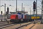 singen-htw/329623/am-843-092-8-bringt-einen-gueterzug Am 843 092-8 bringt einen Güterzug aus der Schweiz nach Singen. März 2014.