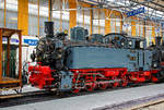 Die G 5/5 99 193 (ex DR 99 193, ex DB 99 193) der Museumsbahn Blonay–Chamby am 19.05.2018 im Depot in Chaulin.

Die Baureihe 99.19 (Wrttembergische Ts 5) bezeichnet eine fnfachsige meterspurige Lokomotivbaureihe (Gattung K 55.9) der Deutschen Reichsbahn. Die Konstruktion basierte im Wesentlichen auf der Baureihe 99.64–65/67–71 (Schsische VI K) fr 750 mm Schmalspur. Gebaut wurden die vier Lokomotiven, von der Maschinenfabrik Esslingen, fr die Schmalspurbahn Nagold–Altensteig.

Anfang der 1920er Jahre erhielt die Reichsbahndirektion Stuttgart fnf fabrikneue Lokomotiven der Baureihe 99.67–71, ein fast unvernderter Nachbau der Baureihe 99.64–65 (schsische Gattung VI K), mit 750 mm Spurweite fr die Bottwartalbahn. Da sich die Fahrzeuge gut bewhrten, lie man fr die Schmalspurbahn Nagold–Altensteig 1927 von der Maschinenfabrik Esslingen vier Lokomotiven mit den Fabriknummern 4181 bis 4184 bauen, die weitgehend der Baureihe 99.64–65/67–71 glichen. Sie erhielten die Betriebsnummern 99 191 bis 194 und kosteten zusammen rund 275.000 Reichsmark. Im April 1927 wurde das erste Fahrzeug von der Deutschen Reichsbahn in Dienst gestellt.

1944 mussten zwei Maschinen abgegeben werden. Die 99 191 wurde Ende Mai 1944 zur Reichsbahndirektion Erfurt umstationiert, wo sie auf der Schmalspurbahn Eisfeld–Schnbrunn eingesetzt wurde. Die 99 194 gelangte im Kriegseinsatz hchstwahrscheinlich auf den Balkan.

Die 99 192 und 99 193 waren bei Kriegsende schadhaft abgestellt und wurden bis Ende 1945/Anfang 1946 wieder aufgearbeitet. Fortan bernahmen sie alleine den Zugdienst auf der Schmalspurbahn Nagold – Altensteig. Da Ende 1949 ein Teil des Personenverkehrs auf den Bus berging, wurde fortan tglich nur noch eine Maschine gebraucht.

Ab Sommer 1956 waren beide Loks nur noch als Reserve vorhanden, nachdem von der Walhallabahn Regensburg – Wrth die Diesellok V 29 952 nach Altensteig umgesetzt worden war. Die 99 192 wurde am 15. Mai 1959 ausgemustert und diente ab jetzt als Ersatzteilspender. Die 99 193 erhielt aufgrund des gestiegenen Straenverkehrs auf der rechten Lokseite wei-rote Warntafeln, da die Strecke mehrere Kilometer direkt neben der Strae verlief. Am 30. November 1967 wurde die 99 193 ausgemustert, eine Aufstellung als Denkmal in Altensteig scheiterte. Seit 1969 befindet sie sich bei der Museumsbahn Blonay–Chamby in der Schweiz.

Rahmen und Fahrwerk
Der genietete Blechinnenrahmen war 18 mm stark, innerhalb der Rahmenwangen befand sich ein Rahmenwasserkasten mit circa 0,66 m Fassungsvermgen.

Fr die engen Bogenradien waren nach dem Glsdorfprinzip der erste und fnfte Radsatz um 30 mm sowie der dritte um 20 mm seitenverschiebbar. Zustzlich hatte die dritte Achse um zehn Millimeter geschwchte Spurkrnze. Fr eine bessere Fhrung waren die erste und letzte Achse mit Rckstellvorrichtungen ausgestattet.

Neben der obligatorischen Wurfhebelbremse als Handbremse stand die Westinghouse-Bremse zur Verfgung. Der dafr notwendige Luftbehlter wurde quer auf der vorderen Pufferbohle eingeordnet. Die 99 193 erhielt fr ihren Museumsbahneinsatz zudem eine Saugluftbremse. Als Kupplung diente eine einfache Trichterkupplung mit Federung. Die 99 193 erhielt fr den Betrieb bei der Museumsbahn Blonay–Chamby Mittelpuffer mit darunterliegender Schraubenkupplung nach franzsischen Normen.

TECHNISCHE DATEN:
Nummerierung: 99 191–194
Anzahl: 4
Hersteller: Maschinenfabrik Esslingen
Baujahre: 1927
Bauart: E h2t
Gattung: K 55.9
Spurweite: 1.000 mm (Meterspur)
Lnge ber Puffer: 8.436 mm
Hhe: 3.550 mm
Breite: 2.450 mm
Achsabstand: 4 x 930 mm = 3.720 mm
Leergewicht: 33,6 t
Dienstgewicht: 43,5 t
Radsatzfahrmasse: 8,7 t
Hchstgeschwindigkeit: 30 km/h
Anfahrzugkraft: 76,15 kN
Treibraddurchmesser: 800 mm
Zylinderanzahl: 2
Zylinderdurchmesser: 430 mm
Kolbenhub: 400 mm
Kessellnge: 3.235 mm
Kesselberdruck: 14 bar
Anzahl der Heizrohre: 79
Anzahl der Rauchrohre: 18
Wasservorrat: 4,66 m
Brennstoffvorrat: 2 t Kohle