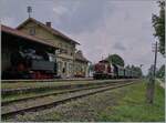 Die Diesellok 211 041-9 (92 80 1211 041-9 D-NeSA) erreicht mit ihrem Zug von Weizen kommend den Bahnhof Zollhaus Blumberg.