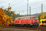   Die 218 261-6 (92 80 1 218 261-6-D-DBG) der Bahnbau Gruppe (DB Gleisbau) hal am 27.10.2016 als Lz in Betzdorf/Sieg, auf ihrer Fahrt in Richtung Siegen, gerade Hp 0.