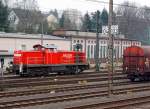 294 886-7 (V90 remotorisiert)  der DB Schencker Rail fhrt am 10.03.2012, nach getaner Arbeit, in Kreuztal auf den Abstellplatz.