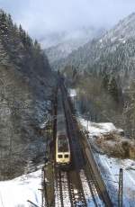 Bei Triberg ist eine 139 auf der Schwarzwaldbahn unterwegs. Das Foto entstand an einem Apriltag Anfang der 1980er Jahre.