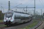 Am trüben 7 Mai 2024 verlasst S-Bahn 1442 115 Halle (Saale) Hbf.