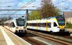 br-0-4261-br-0-430-flirt/421236/so-etwas-wie-ein-stadler-familientreffen-zwei So etwas wie ein Stadler-Familientreffen: Zwei GTW 2/8 der Veolia, die die Maaslijn von Roermond nach Nijmegen betreibt, und der ET 7.14 der Eurobahn nach Hamm/Westfalen begegnen sich am 17.04.2015 im Bahnhof Venlo/Niederlande.