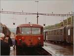 br-795-796-798-2/838560/ein-db-schienenbus-vt98-wartet-in Ein DB Schienenbus VT98 wartet in Koblenz (CH) auf seine Fahrgäste nach Waldshut (D). Analogbild vom 7. Mai 1984