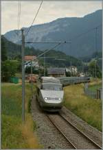 TGV Lyria 9284 von Bern nach Paris bei Noiraigue am 22. Juli 2010. 
Heute verkehrt das letzte verbliebene TGV Zugspaar nicht mehr via Jura, sondern ber die wesentlich lngere, aber etwas schnellerer Strecke via Basel nach Paris und Neuchttel hat mit drei NPZ Zugspaaren in Frasne Anschluss an die TGV Lyria von Lausanne nach Paris.
