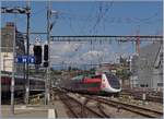 Der von Paris (via Dijon) in Lausanne angekommen TGV Lyria 9261 wird in die Abstellgruppe gefahren, wo bereits ein weiterer TGV steht.

13. Juli 2020