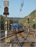 x-73500-5/805141/er-sncf-x-73755-verlaesst-als er SNCF X 73755 verlässt als TER 18136 nach Frasne den Bahnhof von Vallorbe. Der Dieseltriebwagen verkehrte vorgängig bei der 'Ligne des Horlogers' (Besançon - Le Locle), ist dort aber durch dreiteilige Triebzüge ersetzt worden.

21. Juli 2022