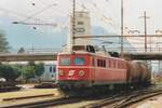 buchs/763873/oebb-1110-505-zieht-ein-kesselwagenzug ÖBB 1110 505 zieht ein Kesselwagenzug in Buchs SG ein am 18 Juni 2001.