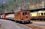 Im Juni 1990 rangiert die 1929 von SLM/MFO gebaute HGe 3/3 29 der BOB mit einigen Gterwagen im Bahnhof Interlaken Ost. Heute befindet sich die Lok bei der Museumsbahn Blonay-Chamby.