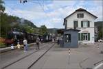 Fahrtag im Zrcher Oberland. 

Eb 3/5 der BT, heute durch den DLC betreut, im Bahnhof Bretswil. Man beachte die allseitige Begeisterung und das vorbildlich restaurierte Stellwerk. Juli 2023.