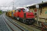 am-841/762899/am-841-008-steht-mit-ein Am 841 008 steht mit ein Gleisbaugerat am 26 September 2010 bei Neuchatel.