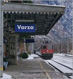 Die SBB Re 4/4 11194 erreicht mit ihrem IR 3318 von Domodossola nach Brig den Bahnhof Varzo, wird aber hier wie im Fahrplan vorgesehen, durchfahren.
14. Jan. 2017  