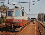Die SBB Re 4/4 II 11252 mit dem Schnellzug 526 Richtung Lausanne beim Halt in Grenchen Süd. 

8. Okt. 1984