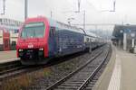 re-450/762540/s-bahn-450-015-steht-am-grauen S-Bahn 450 015 steht am grauen 20.September 2021 in Brugg AG.