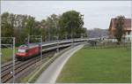 Am Schluss des langen IC 1 715 läuft noch die SBB Re 460 067-2 mit, die eigentlich nur für die Rampen des Durchgangsbahnhofs von Zürich benötigt wird. 

Das Bild entstand kurz nach Oron.

22. Okt. 2020