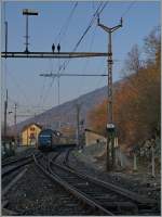 re-465-bls-2/485684/waehrend-man-in-den-alpen-und Whrend man in den Alpen und im Schwarzwald bei ntiger Streckenverlngerungen zur berwindung von Steigungen Kehrtunnel baute, grif man im Jura hin und wieder auf die gnstiger Variante von Spitzkehren zurck. Hier als Beispiel der Bahnhof Chambrelien an der Strecke Neuchatel - La Chaux de Fonds. Die BLS Re 465 001-6 ist mit ihrem RE La Chaux de Fonds - Bern in Chambrelien eingtroffen.
18. Mrz 2016