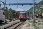 re-6-6/830550/die-sbb-re-66-11688-re Die SBB Re 6/6 11688 (Re 620 088-5) 'Lintahl' hat ihre Güterzug, den sie in Domo II übernommen hat, in Vallorbe verlassen und überlässt nun der SNCF die Traktion. 

16. Juni 2022