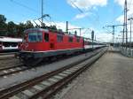Re4/4  11127 verlsst am 31.7.13 mit einem Intercity nach Zrich den Bahnhof Singen.