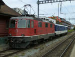 Auf einem Nebengleis im Bahnhof Zürich Seebach steht am 14.6.19 der sogenannte Jail Train, einer der Gefängiszüge in der Schweiz. Für die Beförderung ist an diesem Tag die Re 420 mit der Nummer 11150 eingeteilt.
