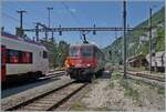 Die SBB Re 6/6 11688 (Re 620 088-5)  Linthal  rangiert im Grenzbahnhof Vallorbe für die Übernahme des Gegenzugs.