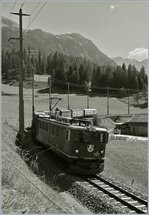 Die RhB Ge 6/6 702 erreicht mit ihrem Güterzug in Kürze Bergün / Bravuogn.