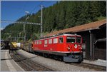 Die RhB Ge 6/6 II 706 Disentis / Mustér musste mit ihrem Güterzug in Bergün / Bravuogn den Gegenzug abwarten und kann nun die Fahrt Richtung Albula fortsetzten.
14. Sept. 2016