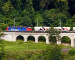   Die SBB Cargo Re 620 060-4  Tavannes  (ex SBB Re 6/6 11660  Tavannes ) zieht am 18.06.2016 einen  Holcim Zement-Silowagen-Zug (Wagen der Gattung Uacns) über den Hangviadukt in Neuhausen in