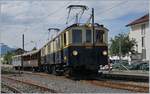 Der FZe 6/6 2002 ist mit dem ersten Zug des Tages in Blonay angekommen.