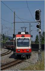 Bei der Station Altmarkt trifft die in 750 mm Spur ausgeführte Bahn aus dem Waldenburgertal auf die Normalspurstrecke Olten - Basel, welche sie bis Liestal, der Endstation der WB begleitet.