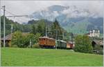 120-montreux-zweisimmen-lenk-im-simmental/633661/50-jahre-blonay-chamby---buendnertag 50 Jahre Blonay Chamby - Bündnertag im Saaneland: Die BB Ge 4/4 81 (RhB Ge 4/4 181) verlässt Gstaad mit ihre Extrazug für eine Fahrt nach Rougemont und Zurück. 
14. Sept. 2018 