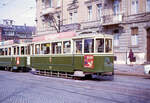 bern/817933/die-3-neuen-anhaenger-310-312-von Die 3 neuen Anhänger 310-312 von 1933: Zwei Wagen wurden als vierachsige Drehgestellwagen gebaut, einer besass ein dreiachsiges SLM-Lenkuntergestell. Im Bild der Dreiachser B3 310 an der Haltestelle Dufourstrasse (heute verlegt). Es handelt sich um den einzigen Dreiachser, der je für Bern gebaut wurde; er wurde ab den 1960ern nur noch für Supplementzüge Ostring - Bahnhof verwendet und schied kurz nach 1970 aus. 30.März 1966 