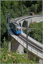 115-blonay-8211-chamby/908985/nach-der-abgeschlossen-sanierung-des-baye Nach der abgeschlossen Sanierung des Baye de Clarens Viaduktes, ermögliche die durch die Sanierungsarbeiten bedingen Geländeveränderungen für kurze Zeit einen bisher nicht möglichen (Foto)-Blick auf den Baye de Clarens Viadukt. Doch schon am Ende der Saison war der Ausblick bereits grösstenteils wieder zugewachsen. 

Der TL Ce 2/3 28 ist mit einem Beiwagen auf der Fahrt nach Blonay. 

11. Mai 2025