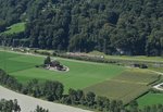 Kurz nach St-Maurice verzweigen sich die Strecken nach Lausanne und St-Gingolph. 
Auf dem Bild zweigt gerade ein Walliser Domino von der Hauptstrecke ab um Richtung Monthey zu fahren. 
26 August 2016