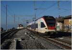 Der hier beginnende RER VAUD verlässt Cully auf Gleis 2 in Richtung Lausanne. 

16. Feb.2023
