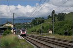 Bei der Umstellung der Stecke Genève - Bellegarde von Gleich- auf Wechselstrom wurden in La Plaine die Gleichstrommaste und Träger für die Wechselstromfahrleitung genutzt, so dass auf den ersten flüchtigen Blick die Änderung kaum auffällt, der zweite Blick aber zeig doch kleine Unterschiede statt  Tilo -Flirts (RABe 524) verkehren nun Flirt  France  (RABe 522) und die SNCF Signale sind SBB Signalen gewichen.
20. Juni 2016