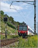 Beim Blocksignal 140 zwischen Twann und Ligerz zeigt sich ein SBB Domino auf der Fahrt Richtung Neuchâtel.