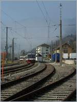 Ein RTV TRN RBDe 566 Regionalzug wartet in Noiraigue auf die Weiterfahrt Richtung Fleurier. 

19. Nov. 2009