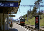 Renan (Kanton Bern, Jura Bernois, die oberste Station im Tal von St.Imier: Einfahrt eines NPZ Domino-Zugs mit RBDe 560 228. 23.April 2021 