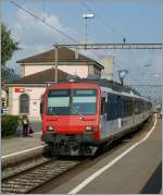 Damals noch normaler Alltag: Ein NPZ als Regionalzug Lausanne Payerne beim Halt in Moudon.