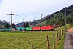 Güterverkehr auf der Lötschberg-Achse: Die DB-Lokomotiven 185 109 und 185 108. Bei Frutigen, 23.Mai 2017.  