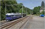 In Gnsbrunnen steht der RM ABe 526 290-2 (UIC 94 85 7526 290-2 CH-BLS) der als  Tunnelkinotriebwagen  im Einsatz steht.
