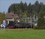 Dampftage Huttwil mit frisch genesenem Bubikopf. 

64 518 fährt aus Affoltern-Weier Richtung Sumiswald aus. Deutsche Bundesbahn im Emmental. Oktober 2023.