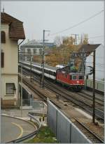 Eine SBB Re 4/4 verlässt miteinen Gotthard IR nach Locarno Liestal Richtung Süden.
6. Nov. 2011   
