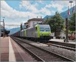 Zwei BLS Re 485 mit einem Güterzug auf Bergfahrt in Biasca am 23. Juni 2015