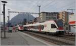 600-luzernzug-chiasso-gotthardbahn/806781/noch-verkehren-einige-tilo-rabe-542 Noch verkehren einige TILO RABe 542 in der 'alten' Lackierung, so wie der hier in Lugano ausfahrende RABe 524 112 als S10 nach Biasca. 

13. März 2023