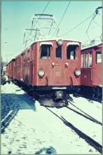 115-blonay-8211-chamby/373086/die-1916-fr-die-bernina-bahn-gebaute Die 1916 fr die Bernina-Bahn gebaute Ge 6/6 und 1929 zur Ge 4/4 umgebaute  RhB Ge 4/4 181 in Blonay.
Jan. 1986