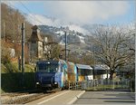 40 Jahre MOB Panoramic Express: Heute heissen die Panoramic-Züge bei der MOB GoldenPass und weisen darauf hin, dass Strecke in Zweisimmen nicht zu Ende ist, sondern auf der GoldenPass Line via Brünig (und mit Umsteigen) bis nach Luzern gefahren werden kann.
hier erreicht ein Goldenpass Panoramic Chernex.
17. Feb. 2014